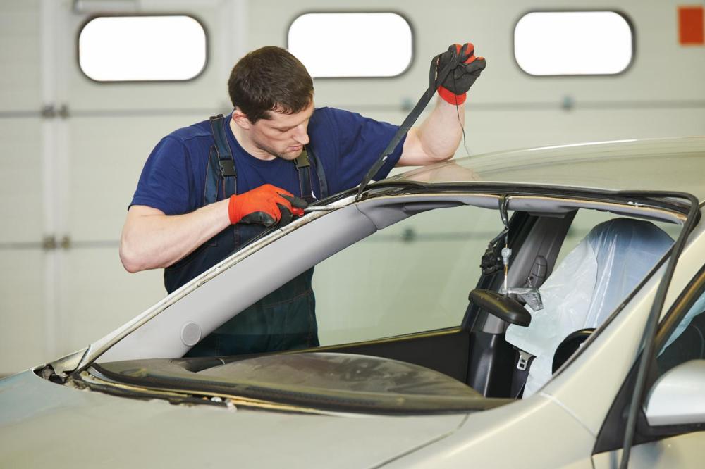 carrosserie-landraud-reparation-pare-brise-à-Pons